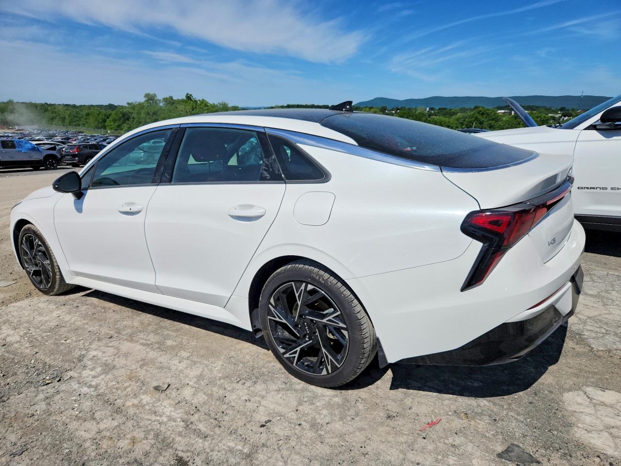 2025 KIA K5 GT LINE photo 3