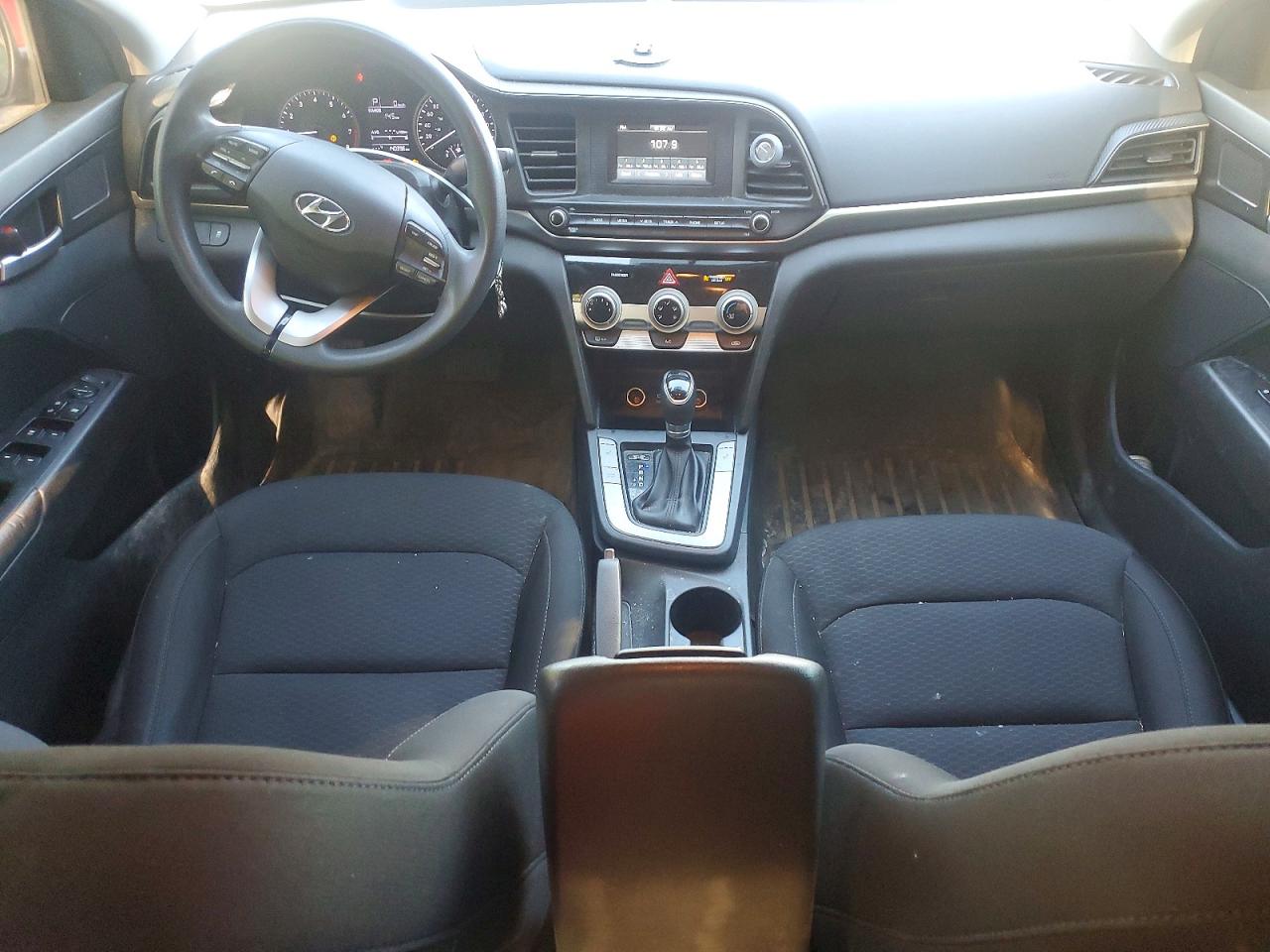 2020 HYUNDAI ELANTRA SE photo 8