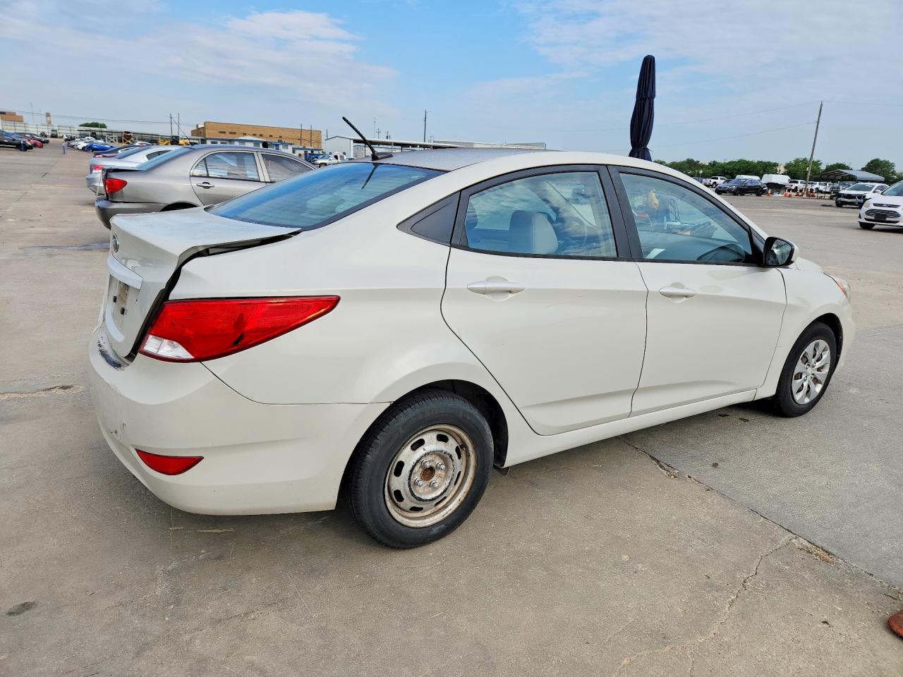 2016 HYUNDAI ACCENT SE photo 3