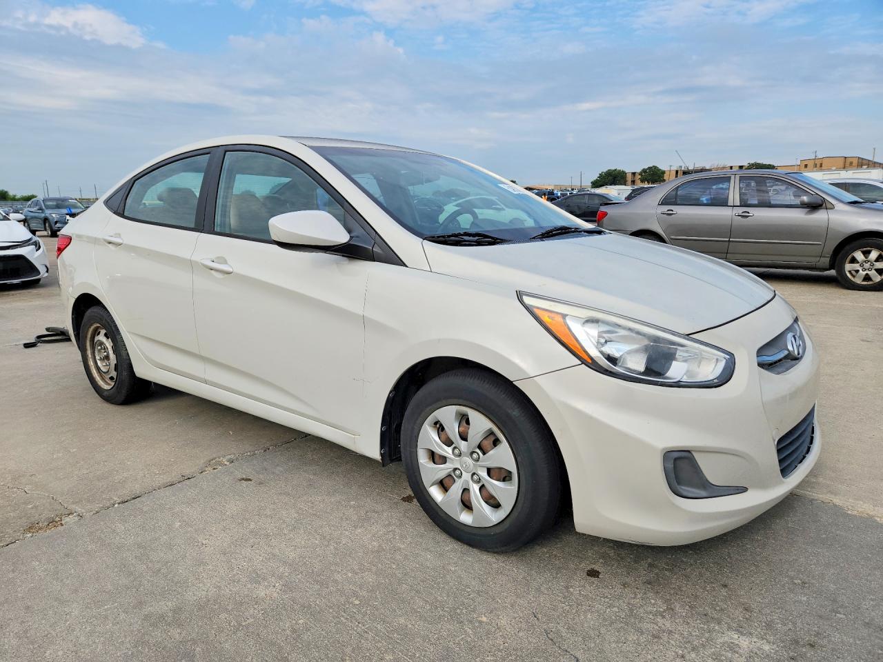 2016 HYUNDAI ACCENT SE photo 4