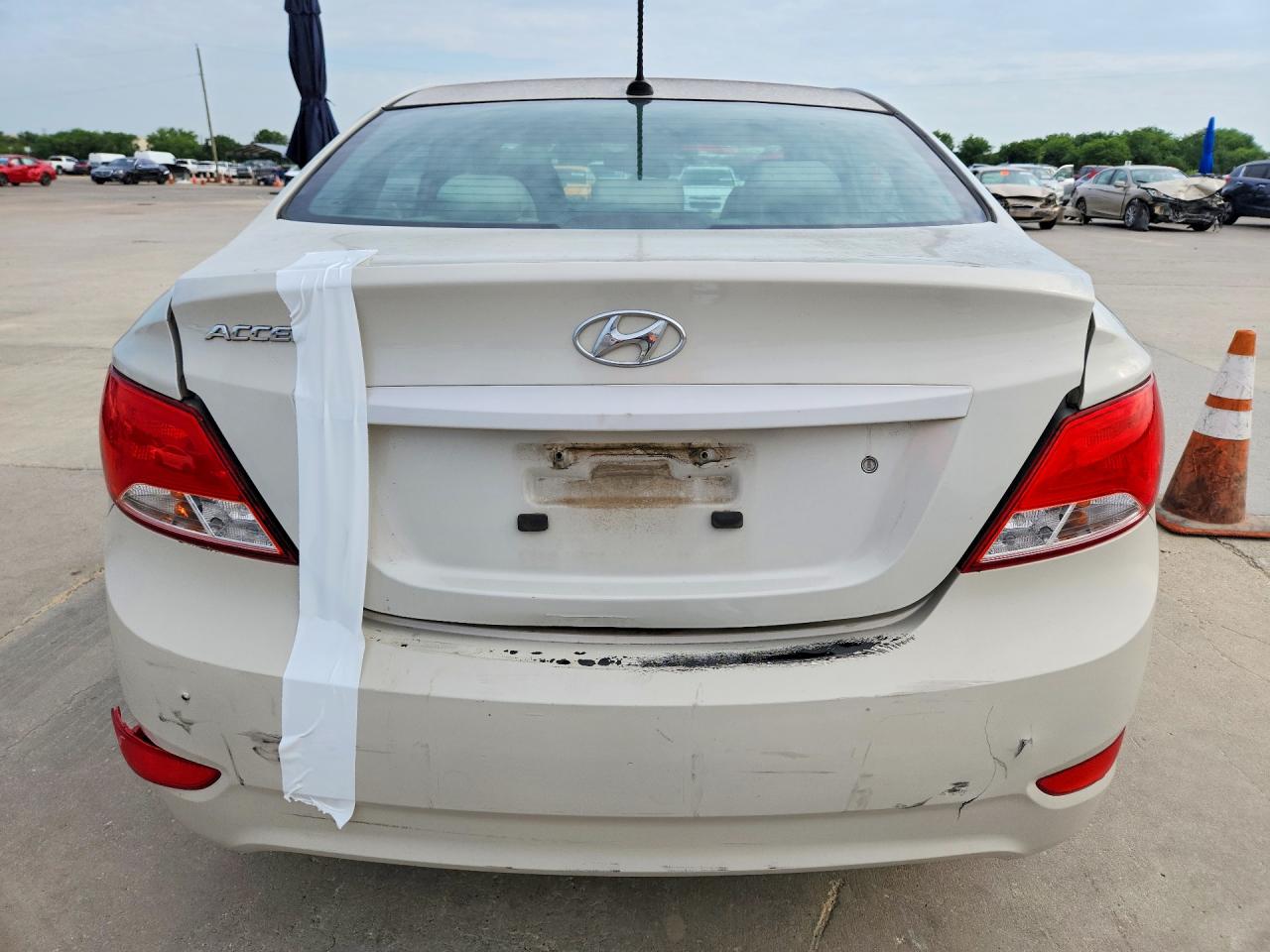 2016 HYUNDAI ACCENT SE photo 6