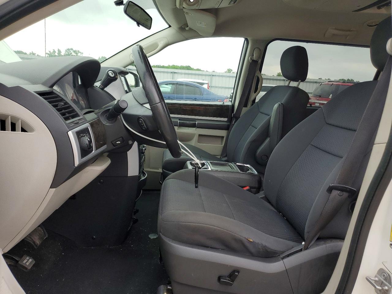 2010 DODGE GRAND CARAVAN SXT photo 13