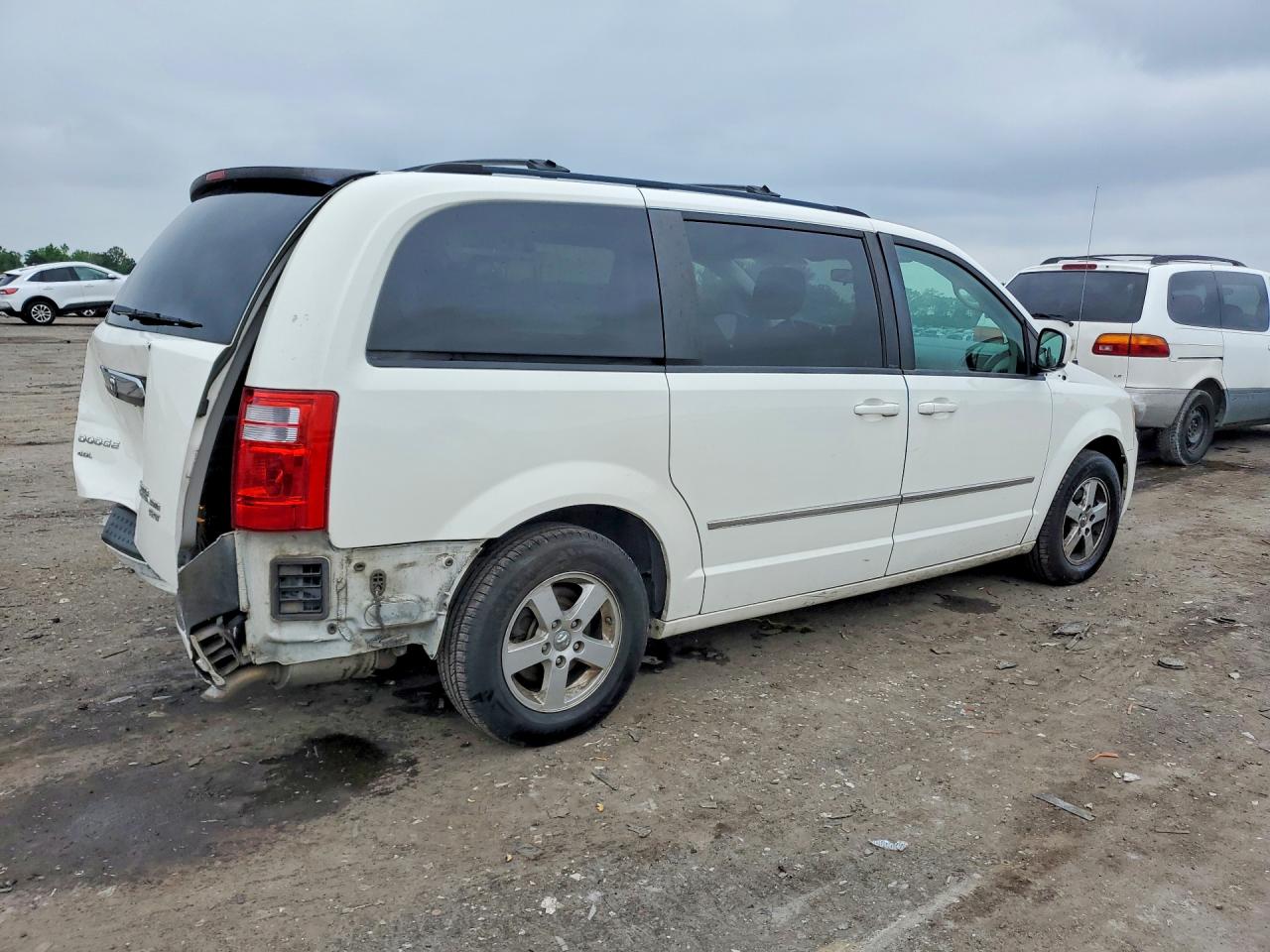 2010 DODGE GRAND CARAVAN SXT photo 5