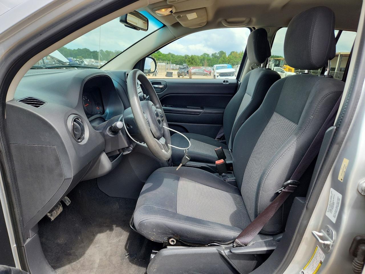 2012 JEEP COMPASS photo 13