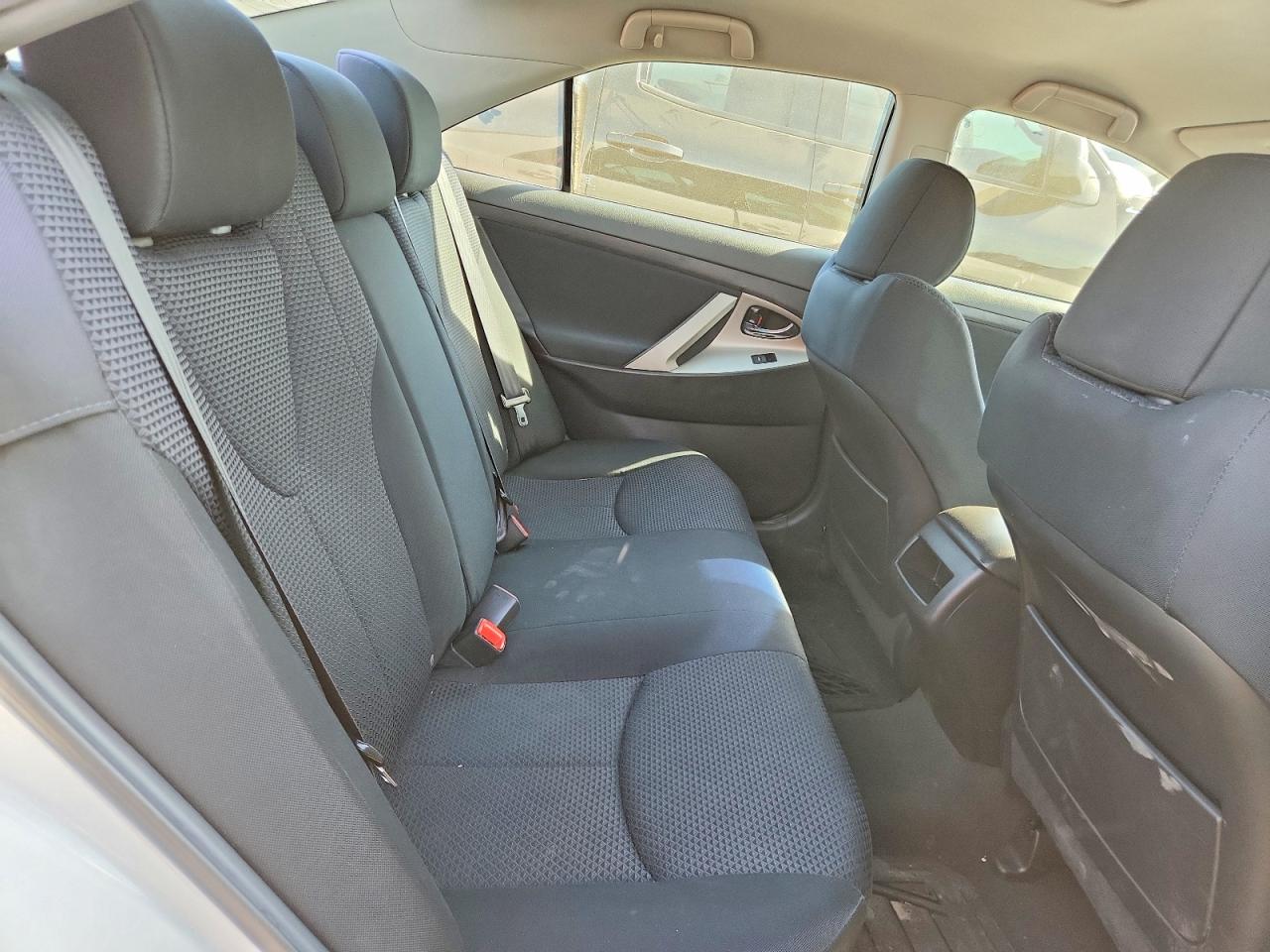 2011 TOYOTA CAMRY SE photo 19