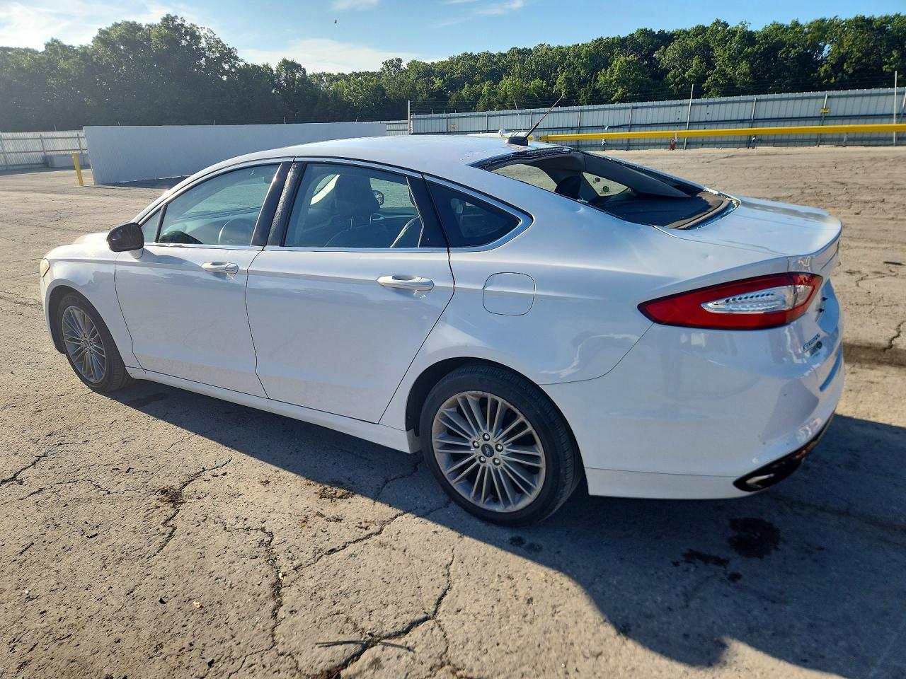 2016 FORD FUSION SE photo 2
