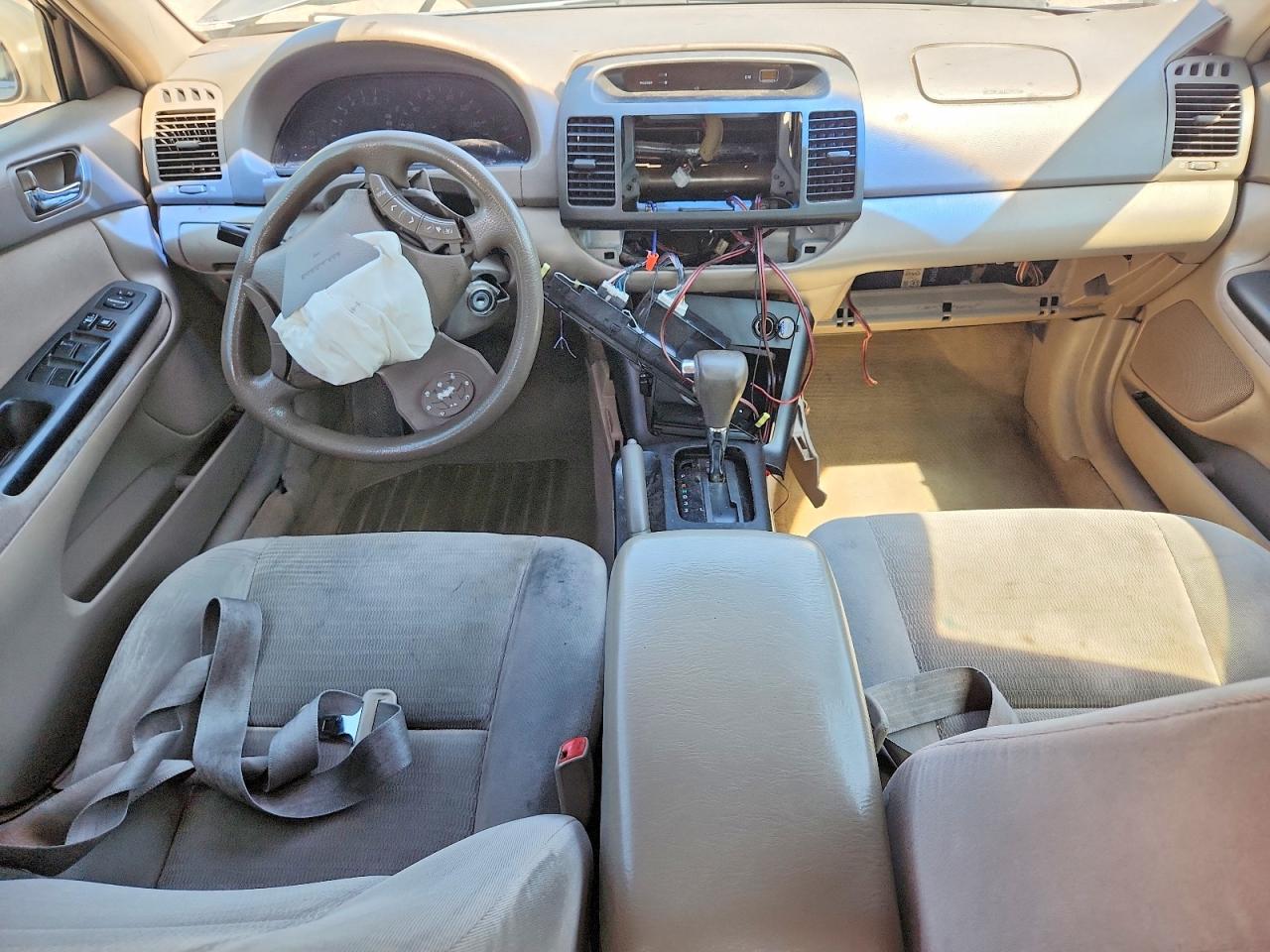 2005 TOYOTA CAMRY photo 15