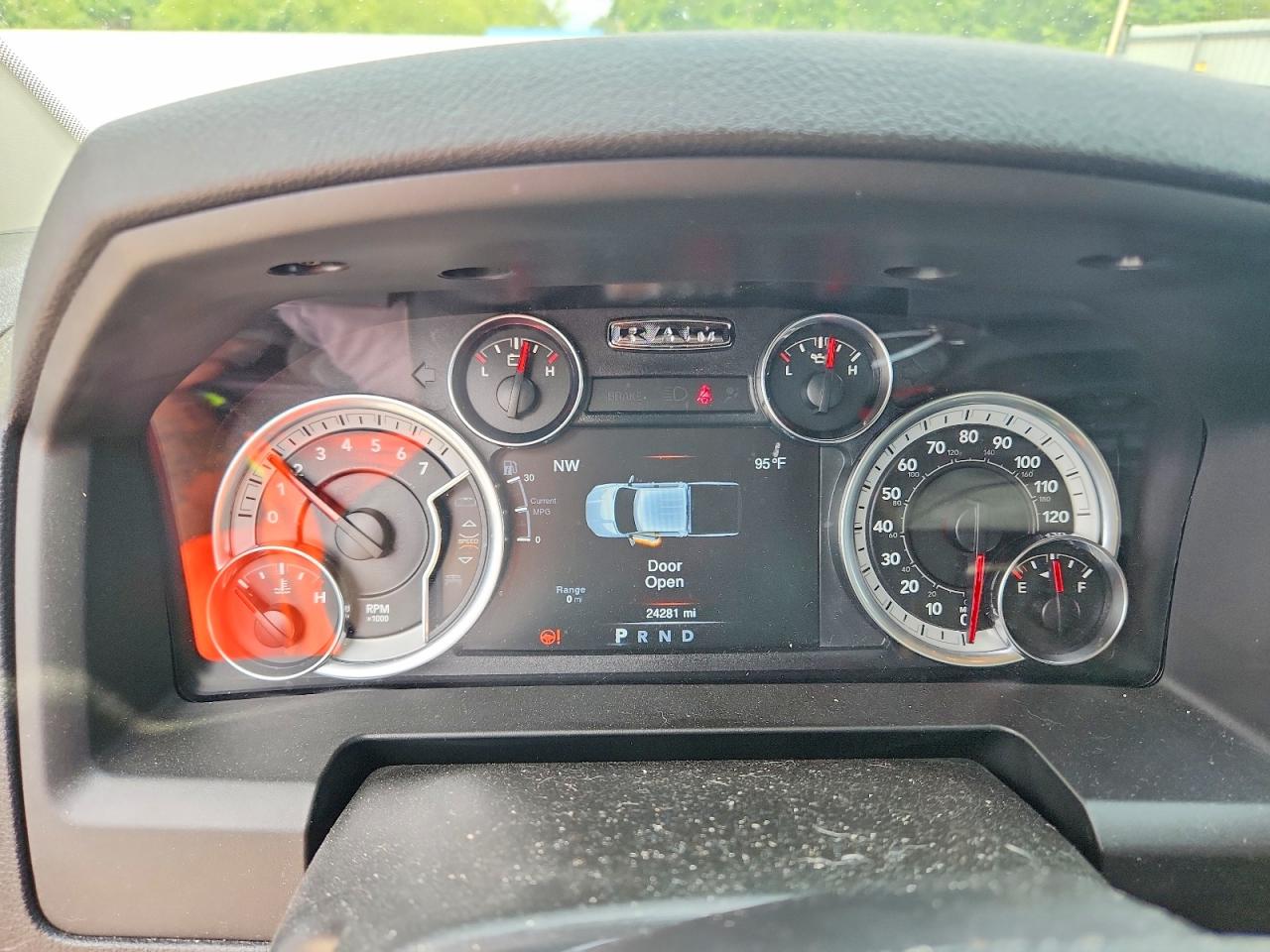 2023 RAM 1500 CLASSIC TRADESMAN photo 25