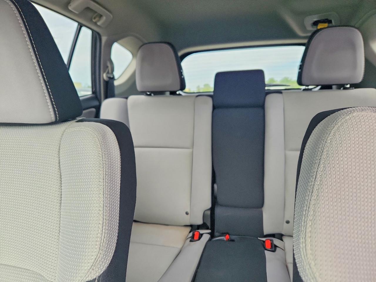 2016 TOYOTA RAV4 XLE photo 19
