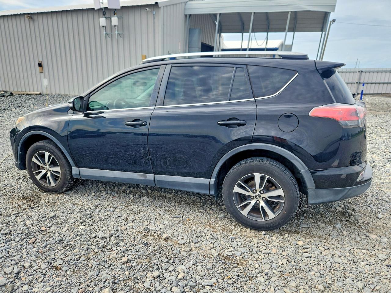 2016 TOYOTA RAV4 XLE photo 3