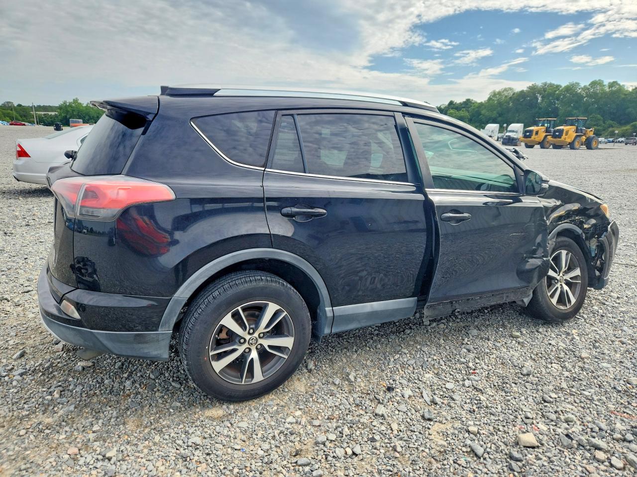 2016 TOYOTA RAV4 XLE photo 5