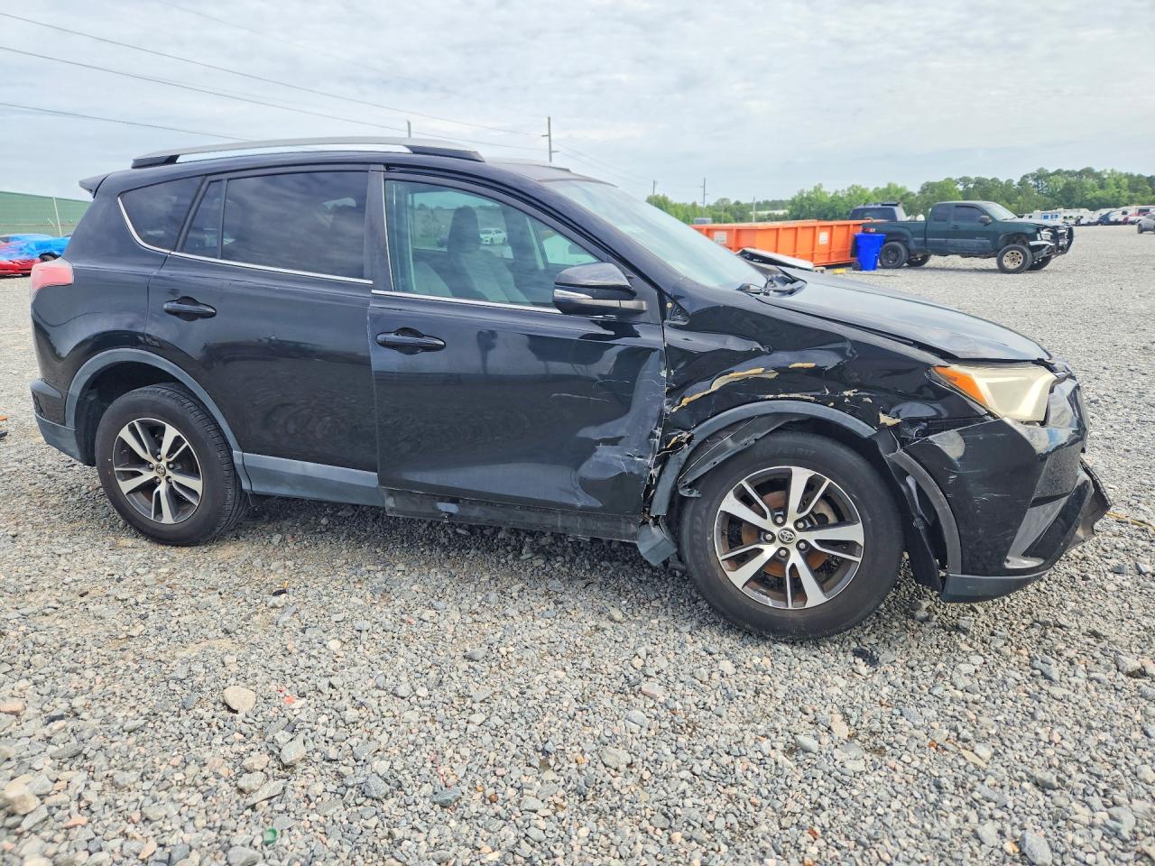 2016 TOYOTA RAV4 XLE photo 7