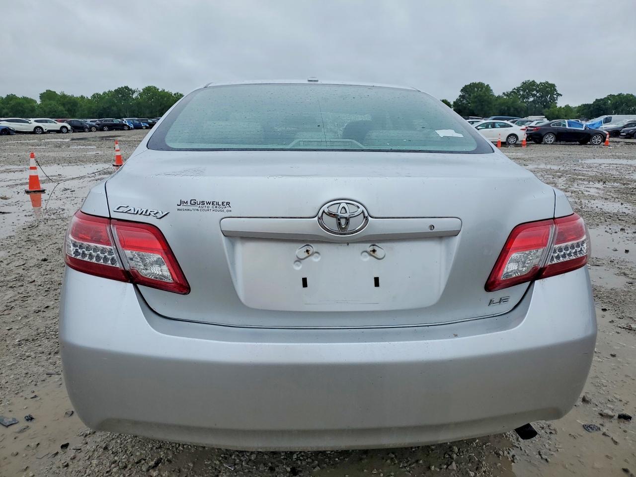 2010 TOYOTA CAMRY LE photo 11