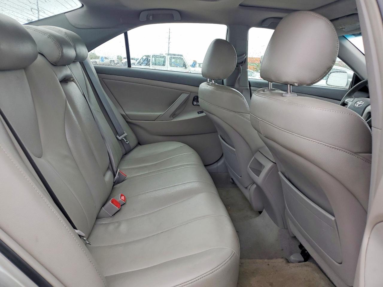 2010 TOYOTA CAMRY LE photo 19