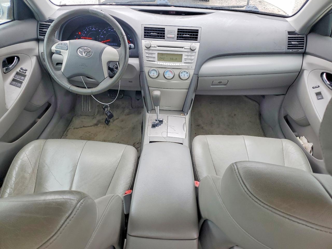 2010 TOYOTA CAMRY LE photo 15
