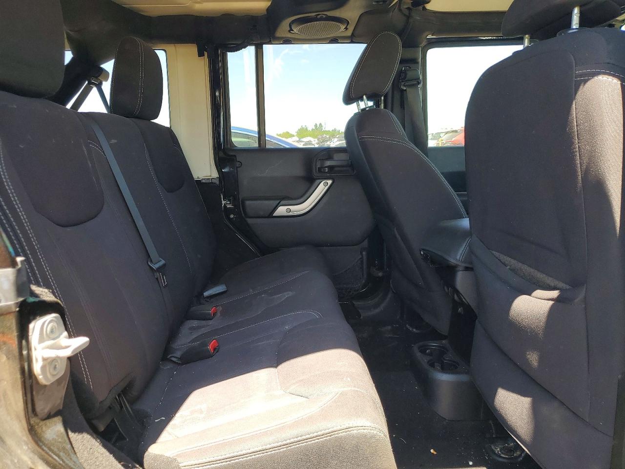 2013 JEEP WRANGLER UNLIMITED SAHARA photo 28