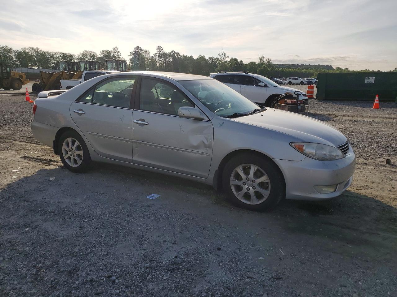 2005 TOYOTA CAMRY XLE V6 photo 7