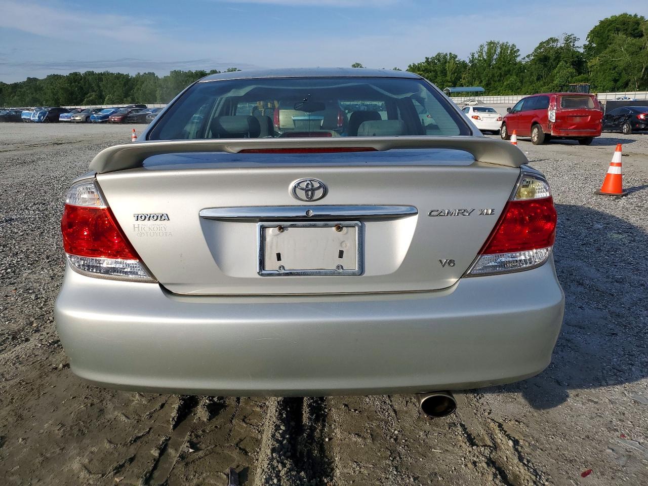 2005 TOYOTA CAMRY XLE V6 photo 11