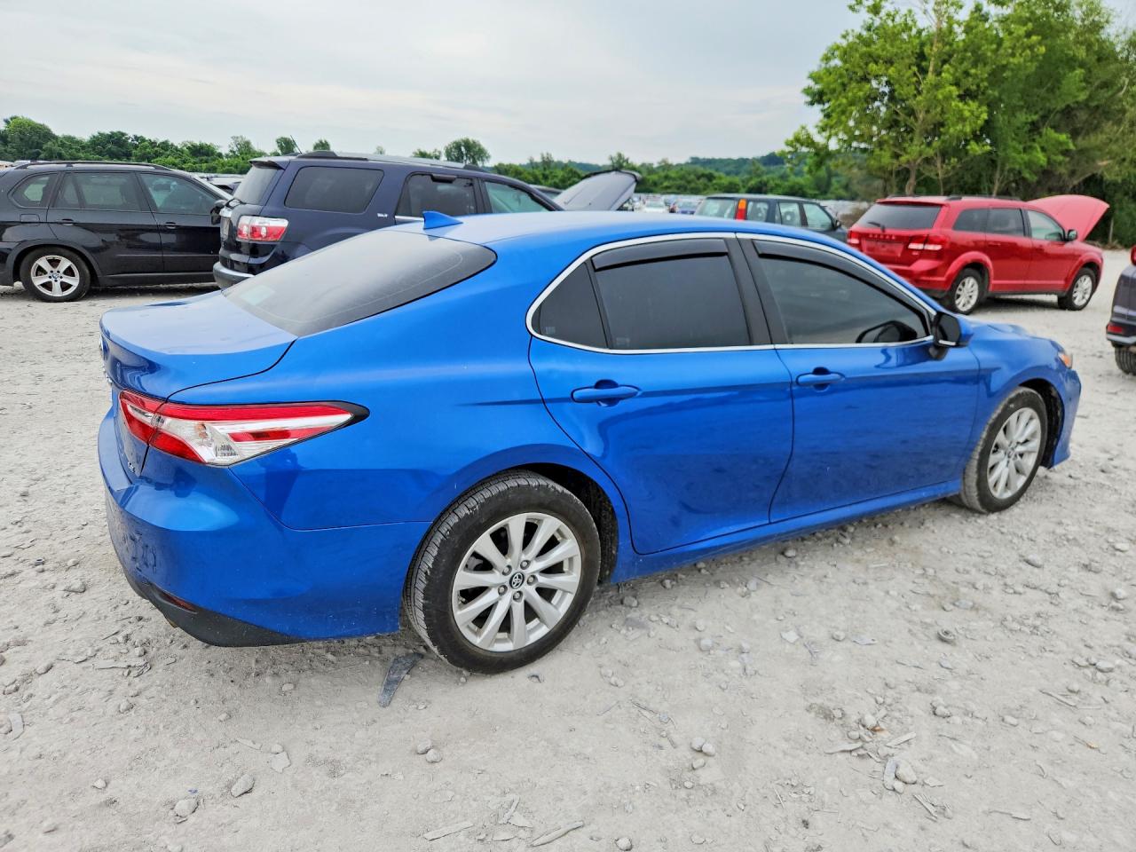 2019 TOYOTA CAMRY LE photo 5