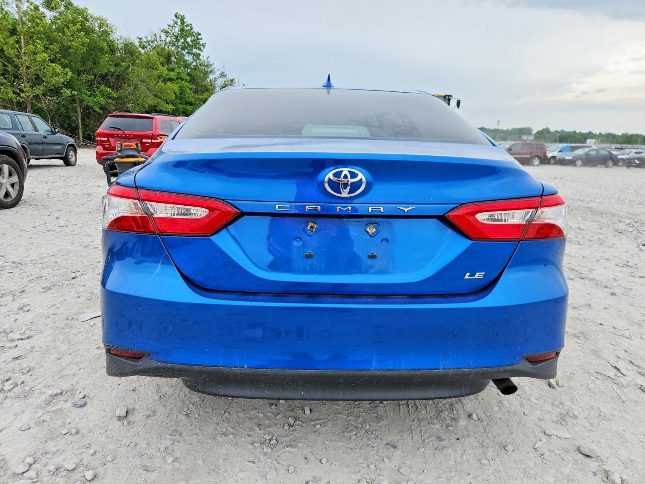2019 TOYOTA CAMRY LE photo 11