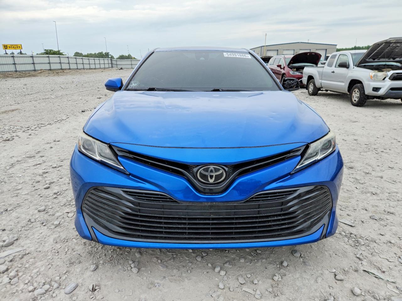 2019 TOYOTA CAMRY LE photo 9