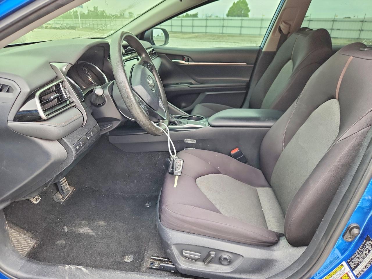 2019 TOYOTA CAMRY LE photo 13