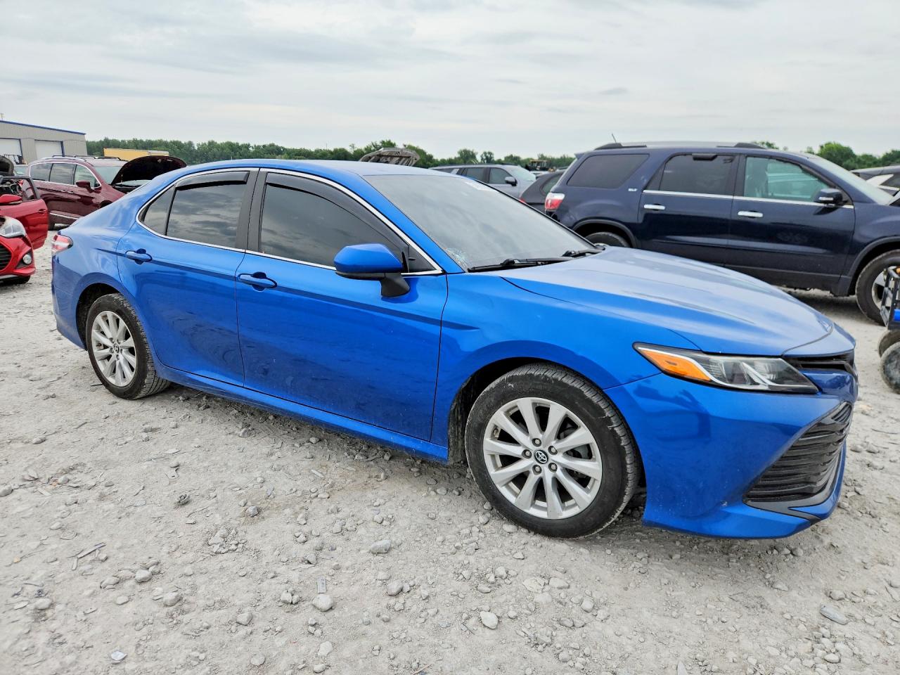 2019 TOYOTA CAMRY LE photo 7
