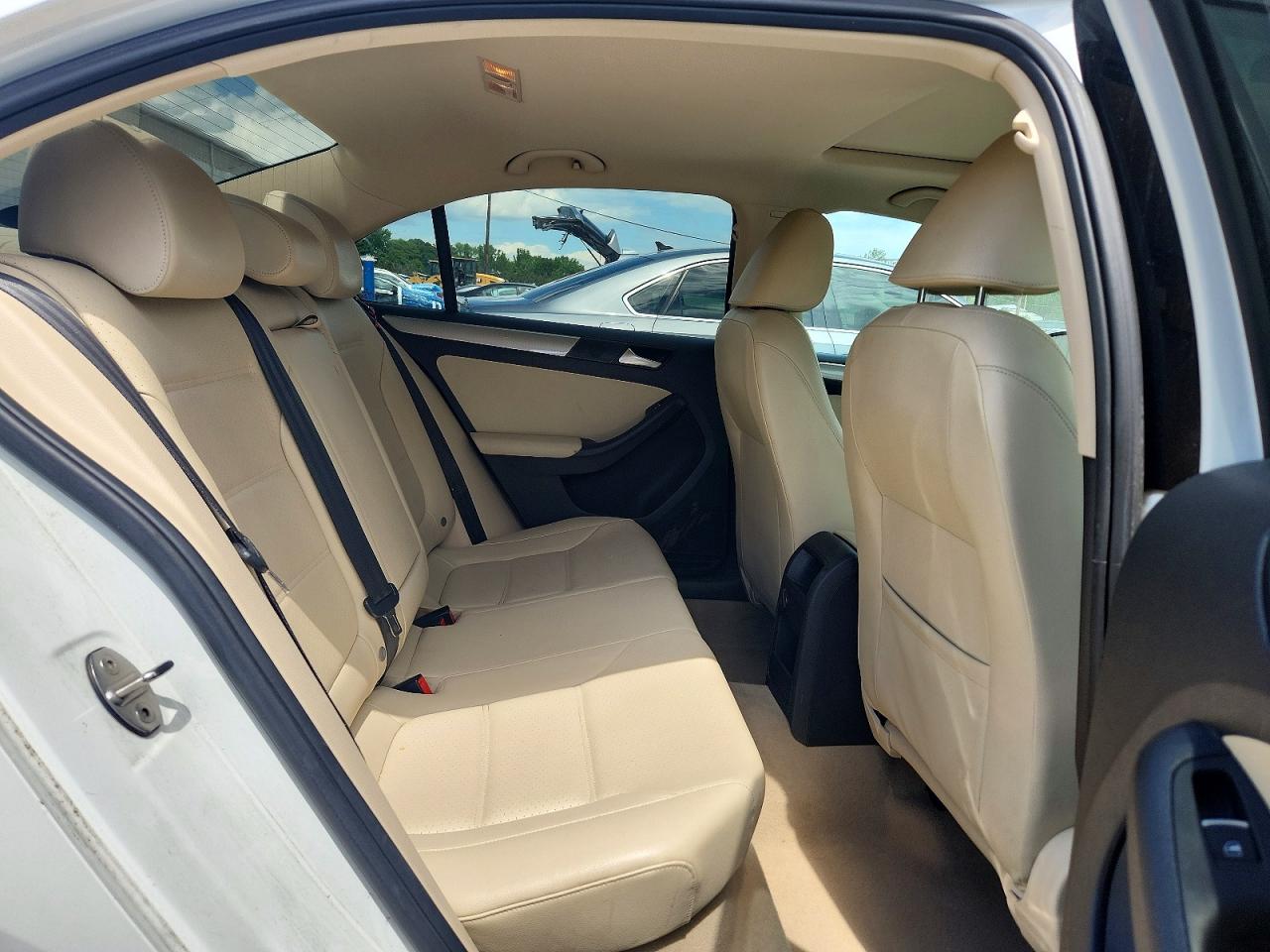 2016 VOLKSWAGEN JETTA SE photo 19