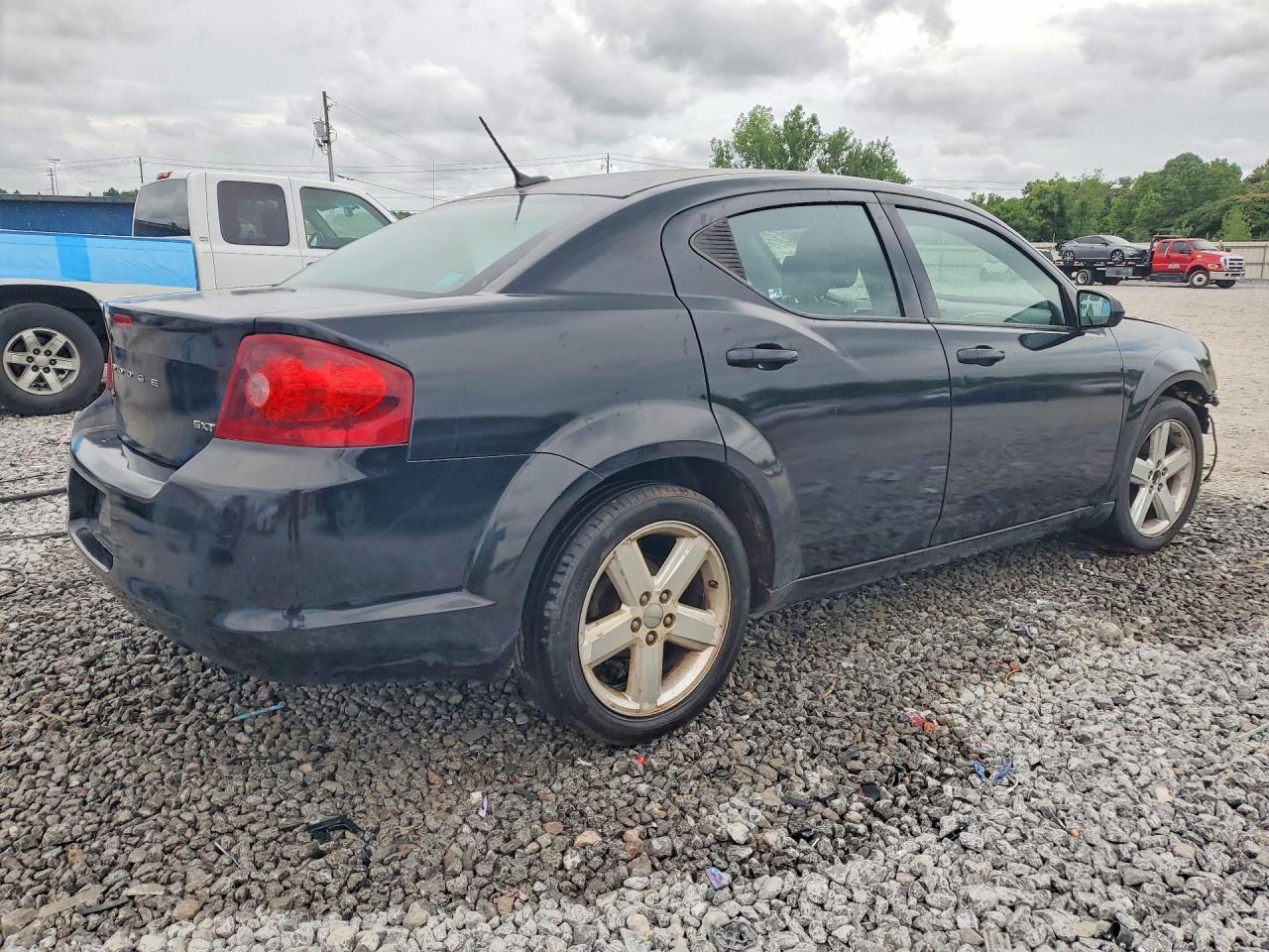 2013 DODGE AVENGER SXT photo 5