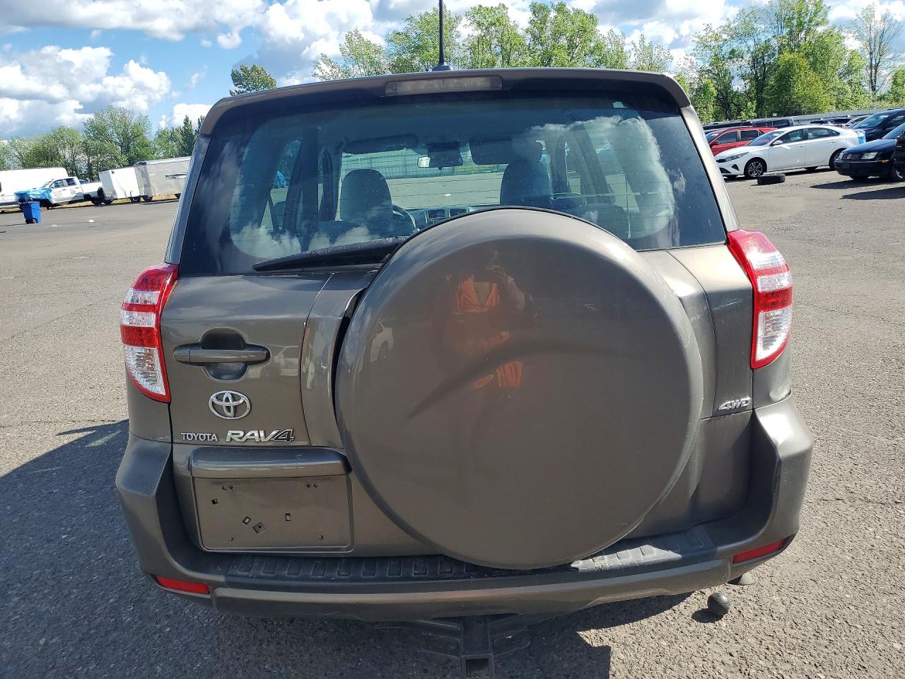 2010 TOYOTA RAV4 BASE photo 6