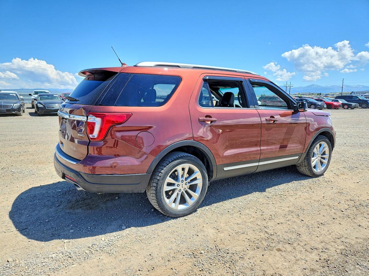 2018 FORD EXPLORER XLT photo 3