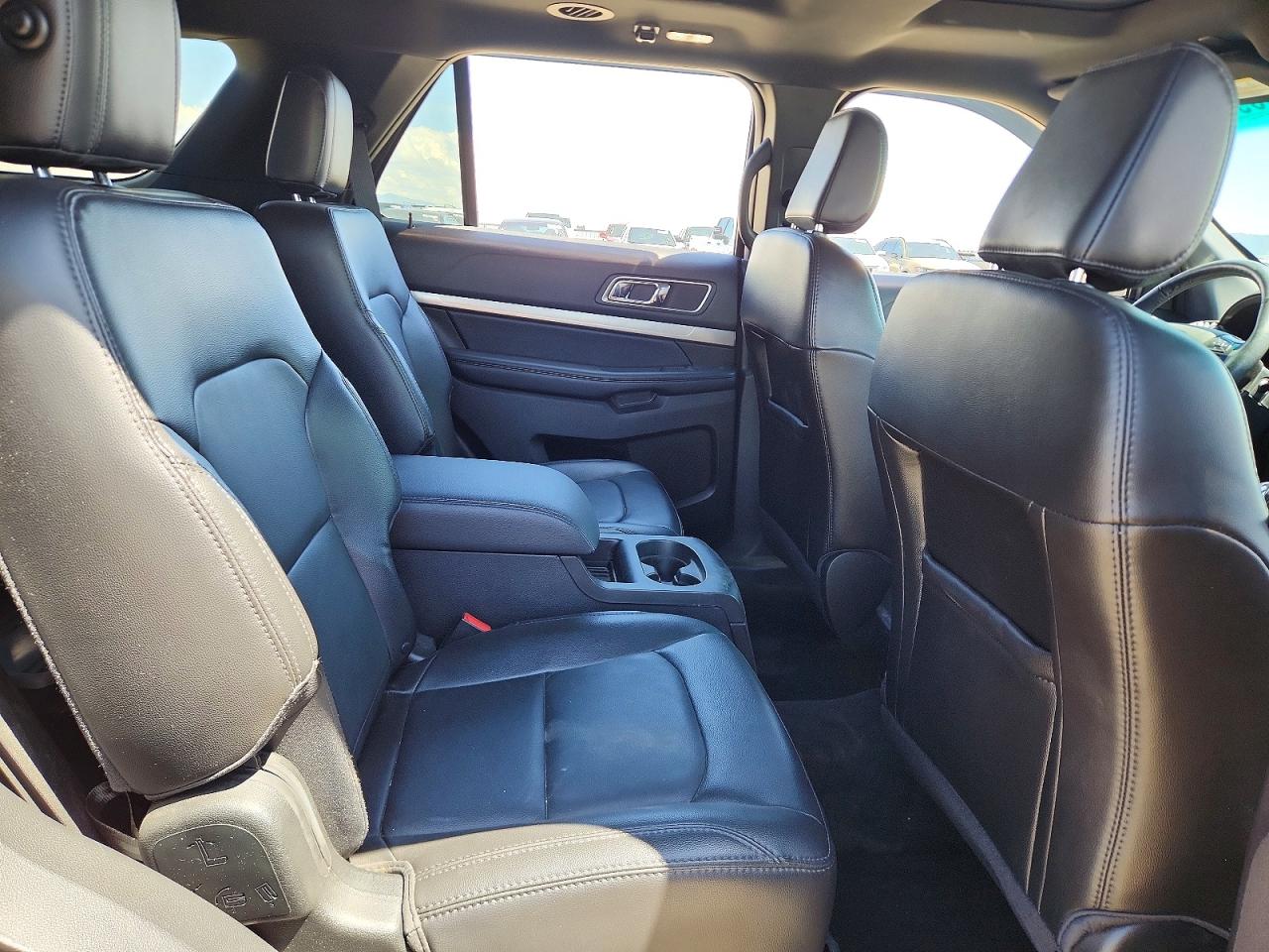 2018 FORD EXPLORER XLT photo 10