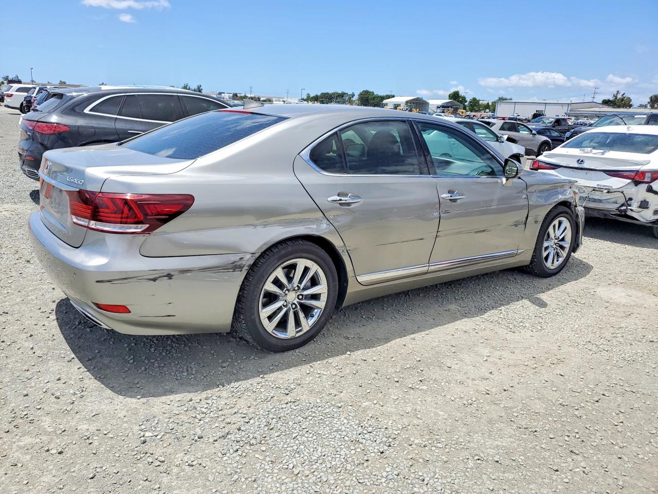 2016 LEXUS LS 460 photo 3