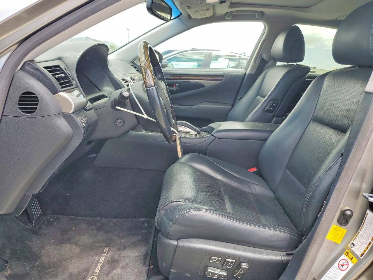 2016 LEXUS LS 460 photo 7