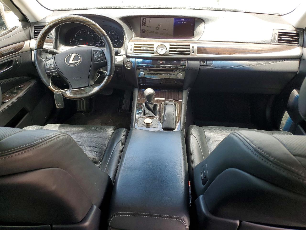 2016 LEXUS LS 460 photo 8