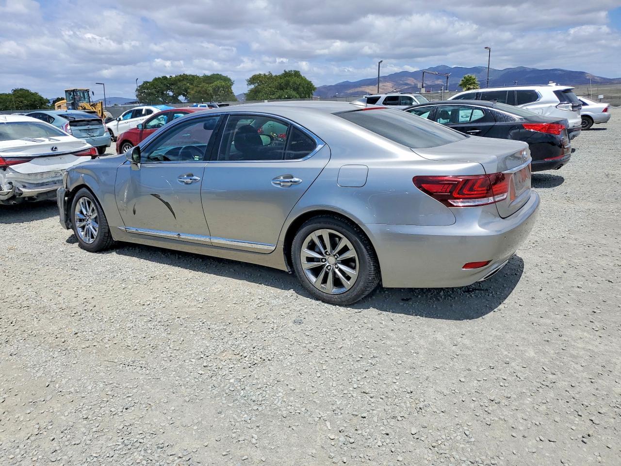 2016 LEXUS LS 460 photo 2