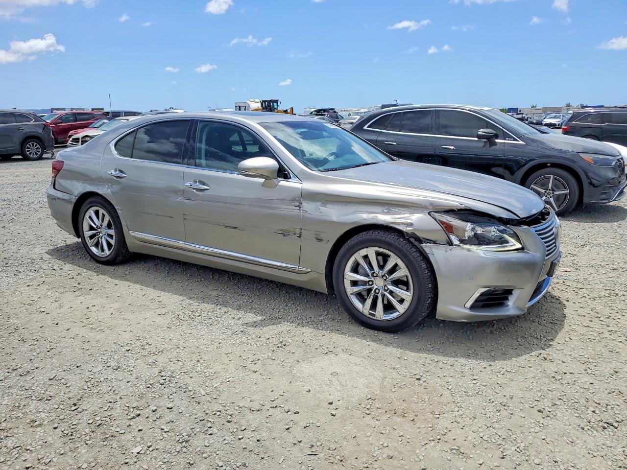2016 LEXUS LS 460 photo 4