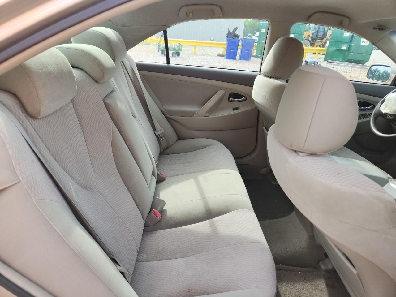 2011 TOYOTA CAMRY LE photo 10