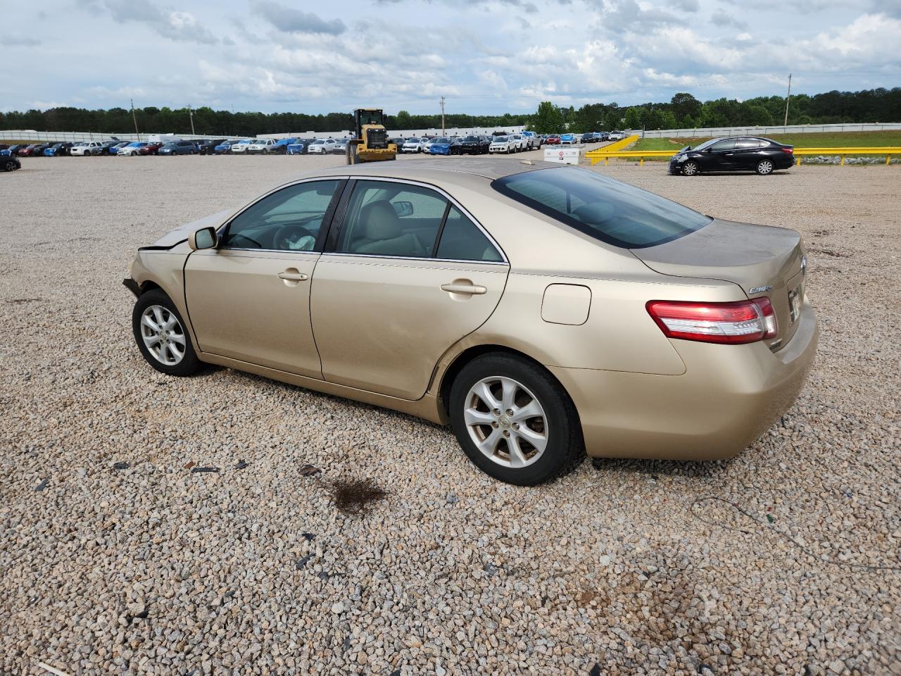2011 TOYOTA CAMRY LE photo 2