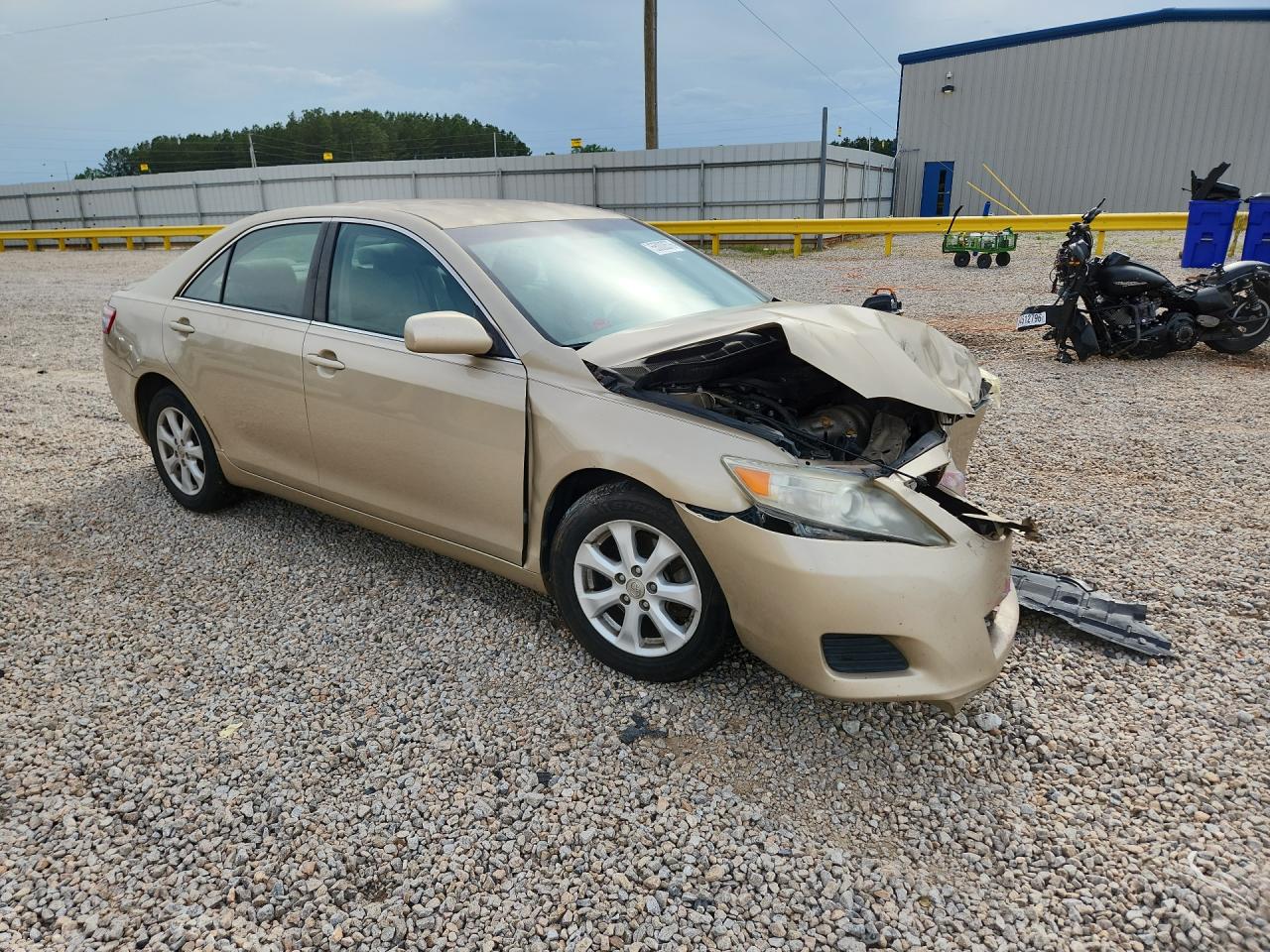 2011 TOYOTA CAMRY LE photo 4