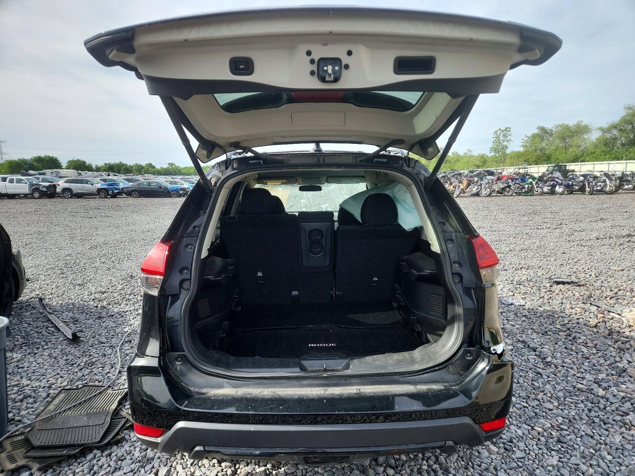 2018 NISSAN ROGUE SV photo 16