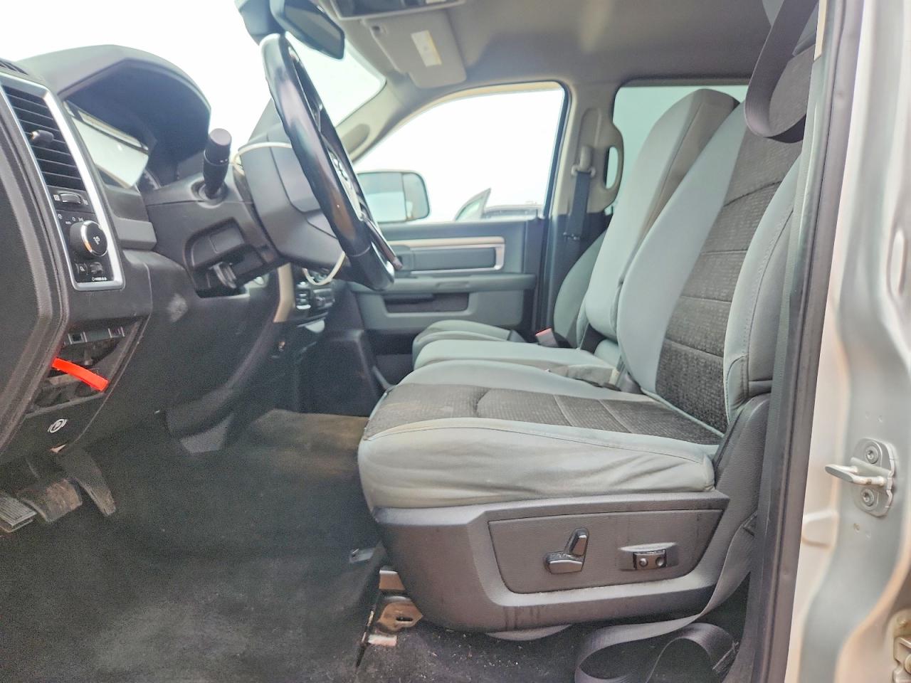 2014 RAM 1500 SLT photo 13