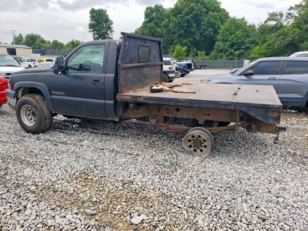 2005 CHEVROLET SILVERADO C1500 photo 3