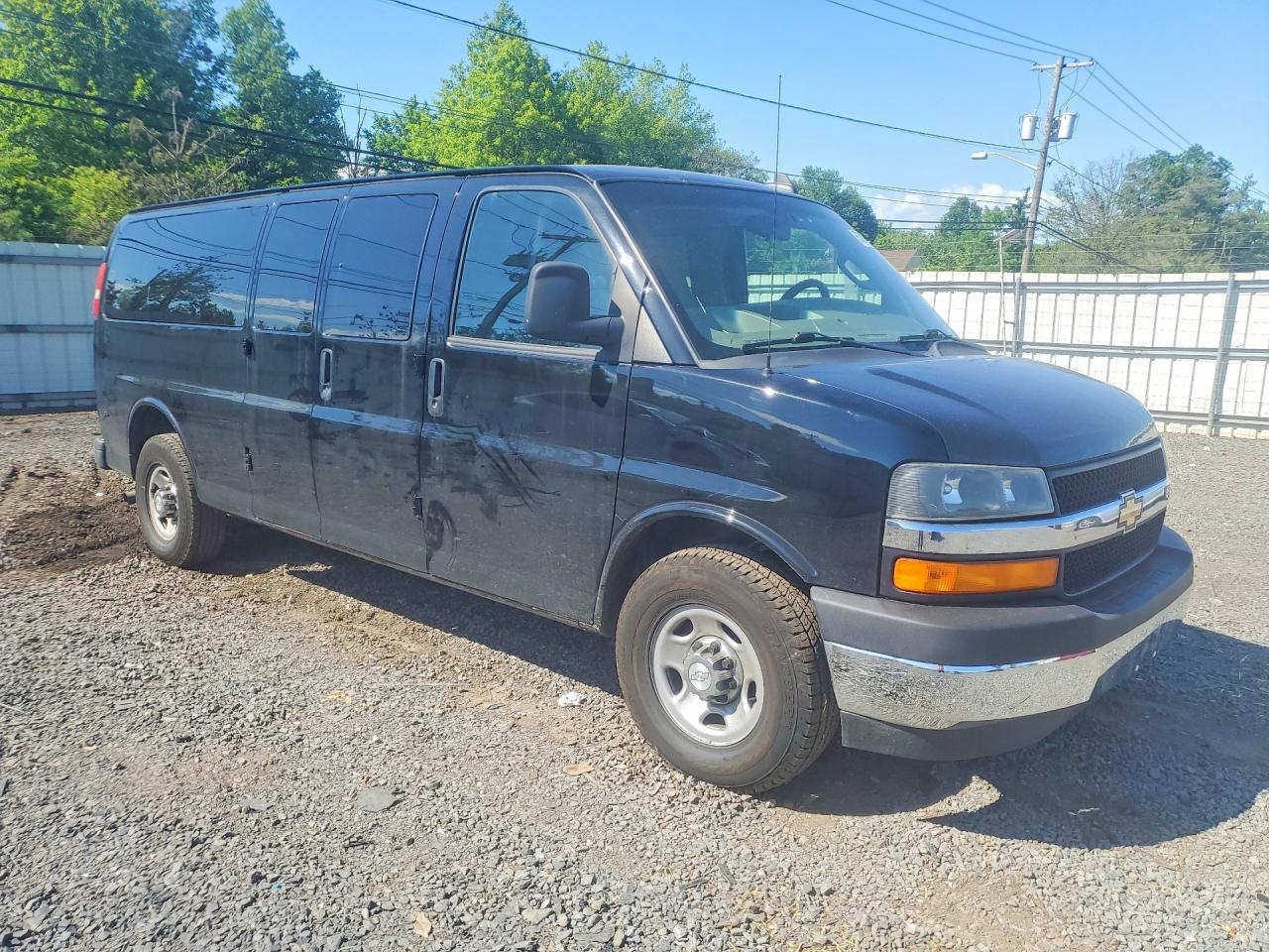 2017 CHEVROLET EXPRESS G3500 LT photo 4