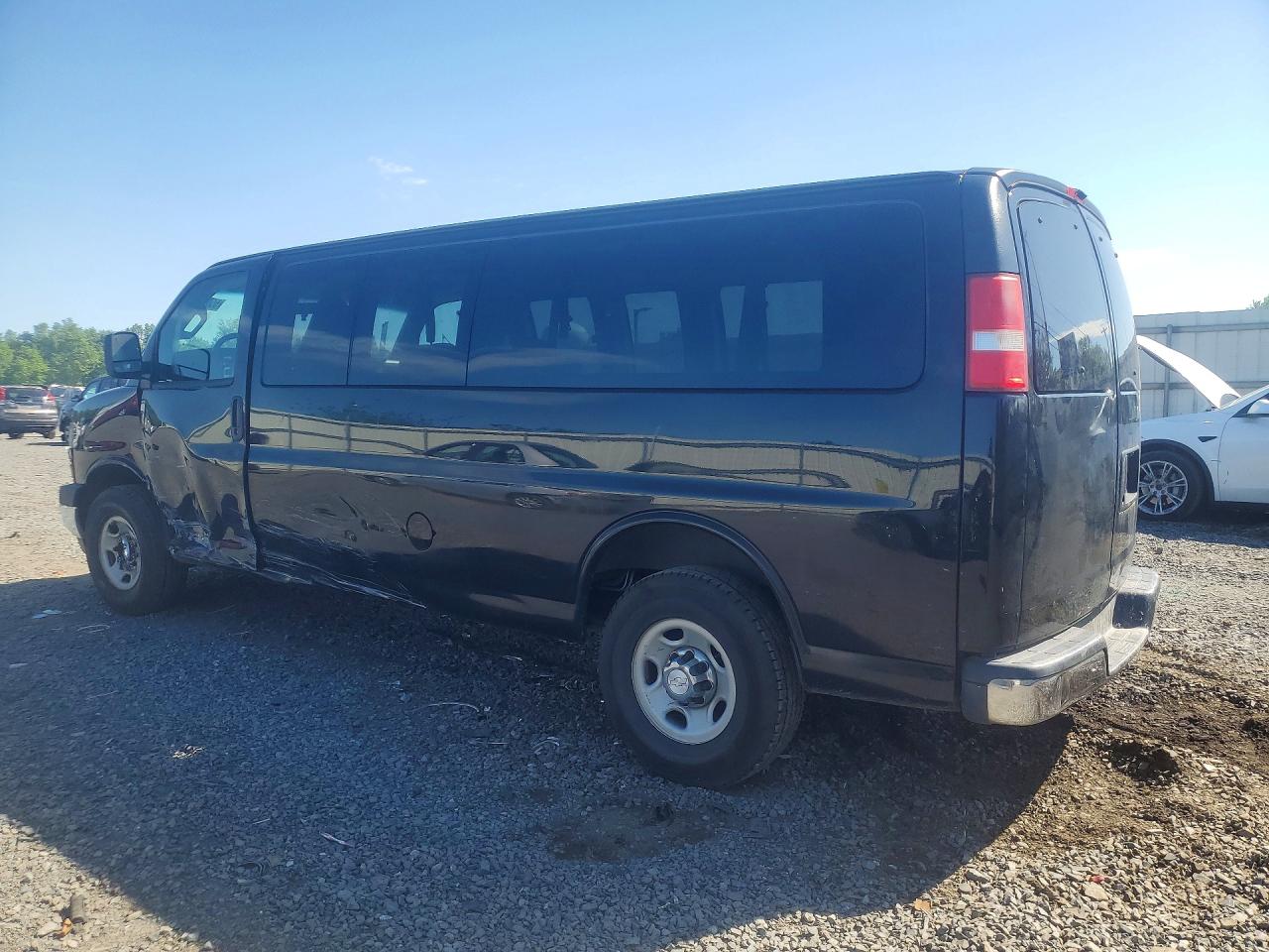 2017 CHEVROLET EXPRESS G3500 LT photo 2