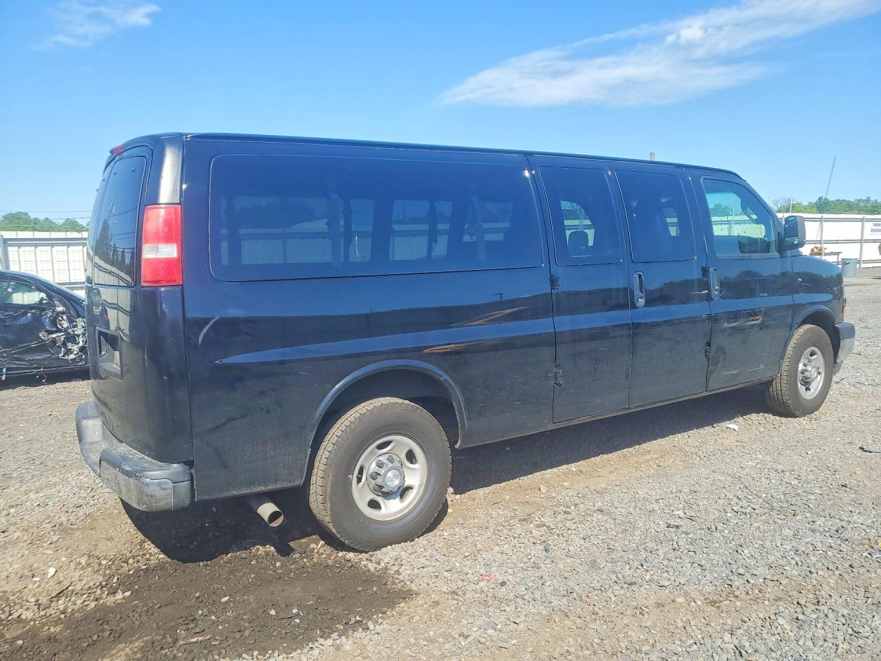 2017 CHEVROLET EXPRESS G3500 LT photo 3