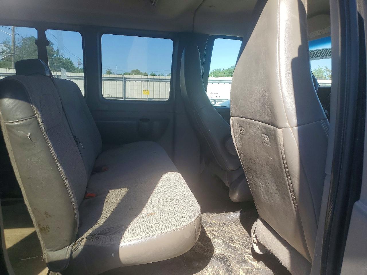 2017 CHEVROLET EXPRESS G3500 LT photo 11
