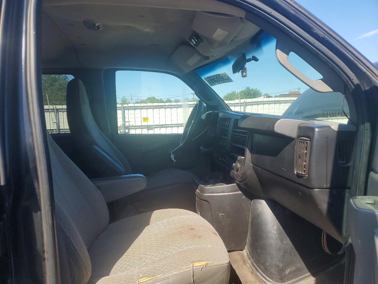 2017 CHEVROLET EXPRESS G3500 LT photo 7