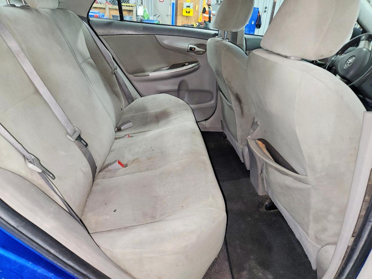 2010 TOYOTA COROLLA LE photo 28