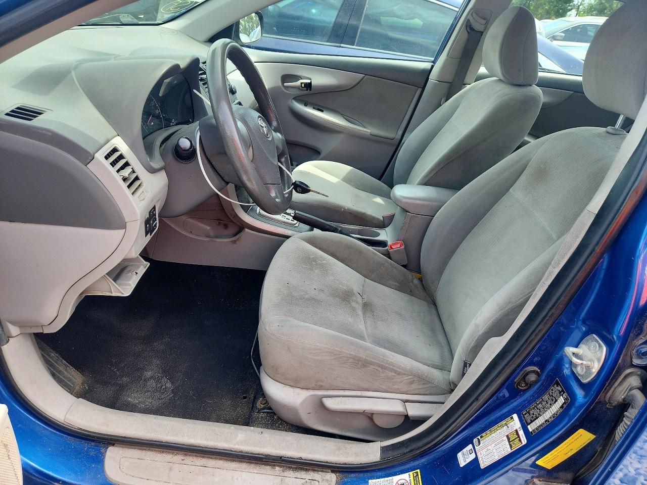 2010 TOYOTA COROLLA LE photo 19